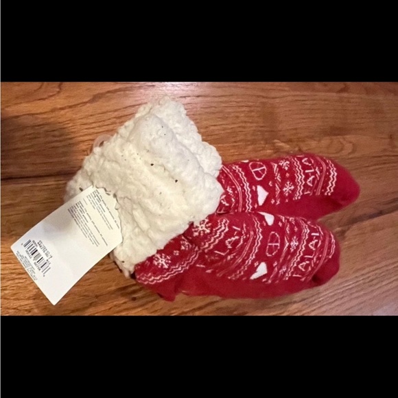 - NWT - Sherpa plush slipped socks - Picture 2 of 4